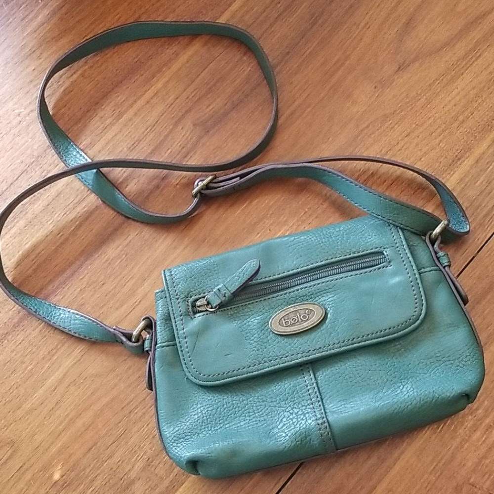 BOLO vegan green crossbody purse! SO CUTE!